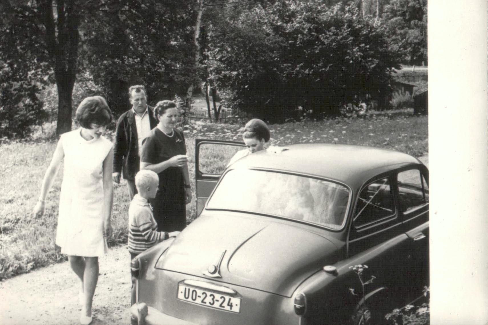 1968_ svatba Eva Cerenova-Janigova, Jana Tejklova, Hainz Pohl
