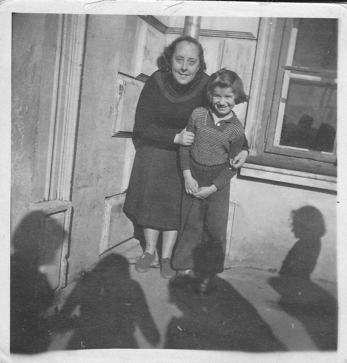 1956 učitelka Zdeňka Švorcová a druhák Ludmila Halířová